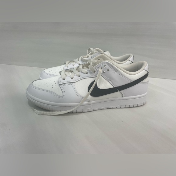 Nike Dunks - Picture 2 of 6